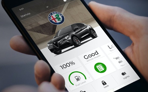 Telefoonscherm met een afbeelding van een zwarte Alfa Romeo-auto